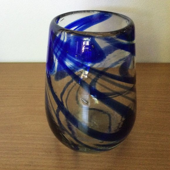 Beautiful hand blown art glass blue swirl clear glass vase candleholder 4.75" - Picture 3 of 6